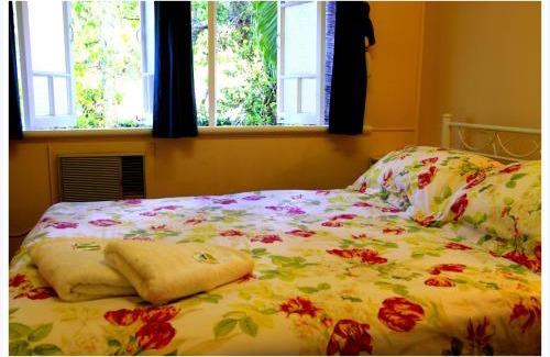 Townsville Bed & Breakfast | Coral Lodge Bed and Breakfast Inn