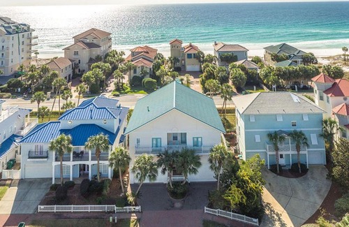 Crystal Shores House | CORAL SHORES by Bliss Beach Rentals