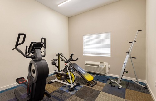 Inver Grove Heights Hotel | Coratel IGH - Deluxe 1 King Studio with Kitchenette NS Oversized