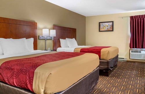River Falls Hotel | Coratel Inn and Suites By Jasper Riverfalls - Deluxe 2 Queen Bed NS
