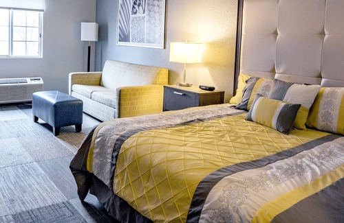 Jefferson County Hotel | Coratel Inn by Jasper Iowa Fairfield - Comfort 1 King Suites with Sofa Bed NS