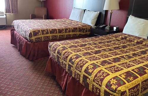 Oklahoma City Hotel | Coratel Inn & Suites Santa Fe OKC Deluxe 2 Double Beds Smoking