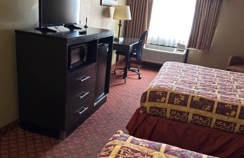 Oklahoma City Hotel | Coratel Inn & Suites Santa Fe OKC Deluxe 2 Double Beds Smoking