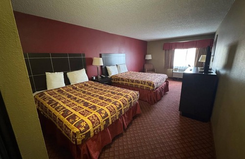 Oklahoma City Hotel | Coratel Inn & Suites Santa Fe OKC Deluxe 2 Double Beds Smoking