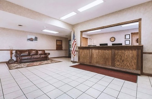 McCook House | Coratel Inn & Suites By Jasper McCook - 1 King Bed NS