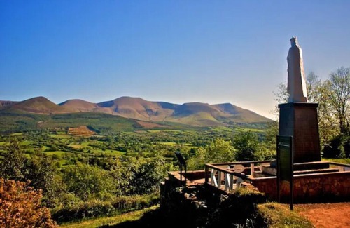 Glen of Aherlow Cottage | Corderry Farmhouse, idyllic cottage amid 250 acres