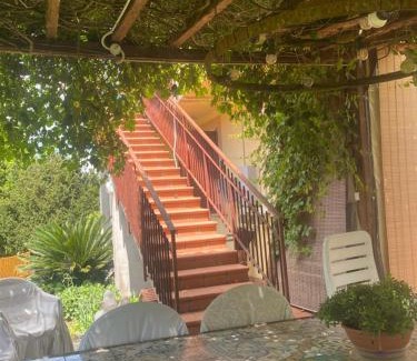 Castelnuovo di Porto Bed & Breakfast | Corelli & Company Rose Musica e Libri