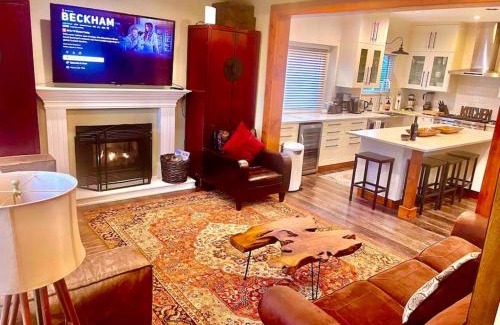 Arbutus Ridge House | Corkscrew Willow Estate