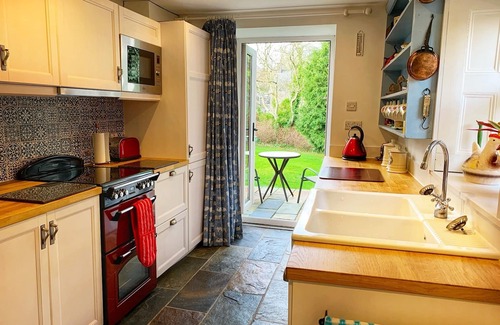 Cairncastle Cottage | Corner Cottage 1 mile from Ballygally and Antrim Coast Rd