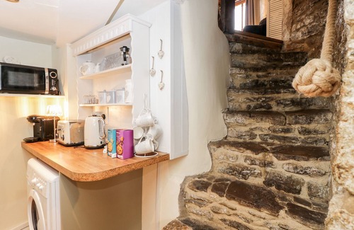 Malmesbury Cottage | CORNER COTTAGE, character holiday cottage in Malmesbury