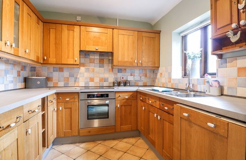 Swinscoe Cottage | CORNER COTTAGE, pet friendly, with open fire in Ashbourne