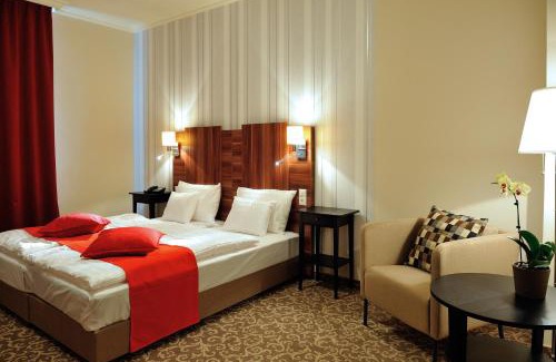 Dunaujvaros Hotel | Corner Hotel & Kávéház