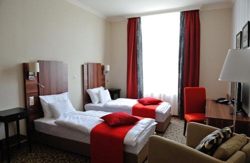 Dunaujvaros Hotel | Corner Hotel & Kávéház