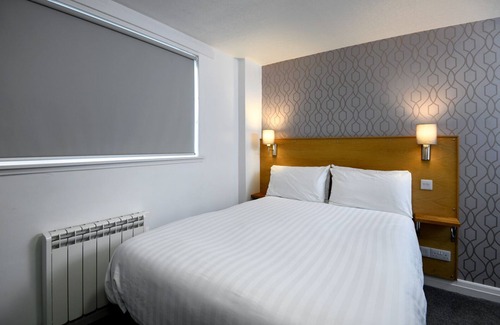 Annan Hotel | Corner House Hotel
