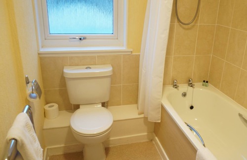Annan Hotel | Corner House Hotel