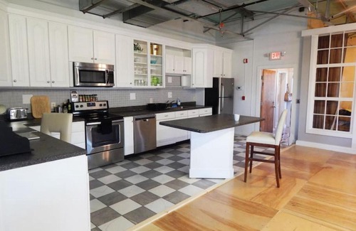 Salisbury Apartment | Corner loft with river views