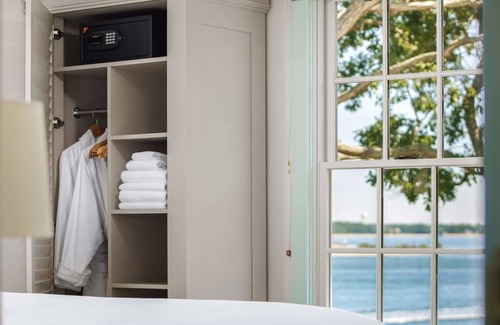 Shelter Island Heights Hotel | Corner Preferred Room | The Pridwin Hotel and Cottages