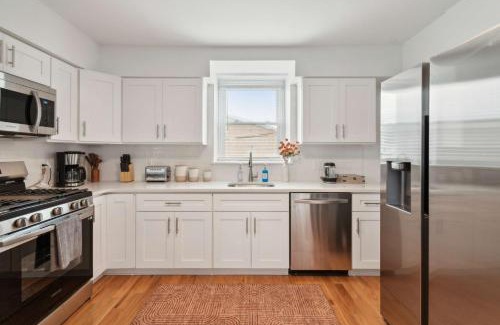 Manayunk House | Corner Rowhome with Parking Sleeps 8