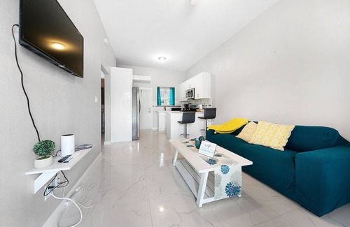Nassau Apartment | Cornerstone Rentals Lovely 1-BdRm Midtown Unit 1
