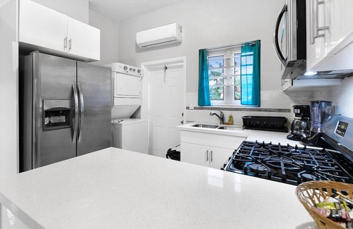 Nassau Apartment | Cornerstone Rentals Lovely 1-BdRm Midtown Unit 1