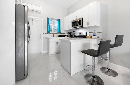 Nassau Apartment | Cornerstone Rentals Lovely 1-BdRm Midtown Unit 1