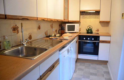 Helford Passage Cottage | Cornish Cottage 100m from dog friendly beach+pub enclosed garden off rd parking