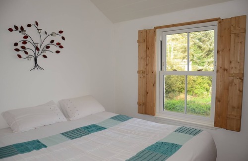 Helford Passage Cottage | Cornish Cottage 100m from dog friendly beach+pub enclosed garden off rd parking