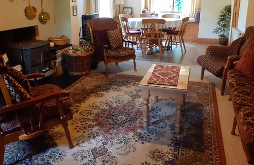 Garrykennedy House | CORNODE COTTAGE, family friendly in Garrykennedy, County Tipperary