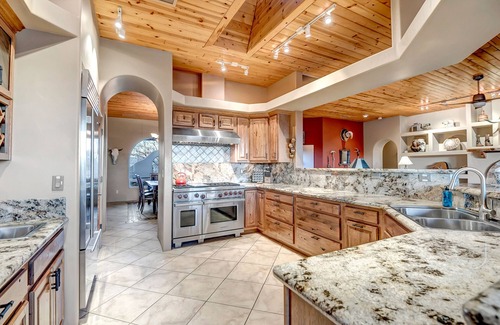 Cornville House | Cornville Hacienda Charm- Stunning Views, Hot Tub + Close to wineries & Nearby to Sedona!