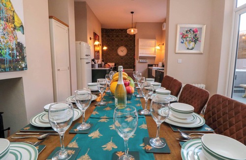 Scarborough City Centre House | CORONATION HOUSE, pet friendly, with hot tub in Scarborough