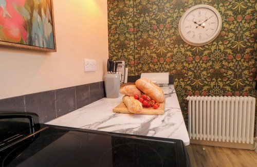 Scarborough City Centre House | CORONATION HOUSE, pet friendly, with hot tub in Scarborough