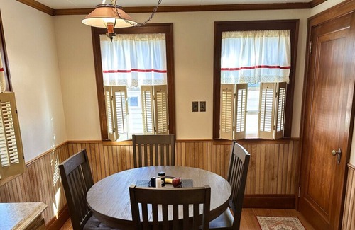 Virginia House | Corporate Housing I Mid-Term Stay I Sauna