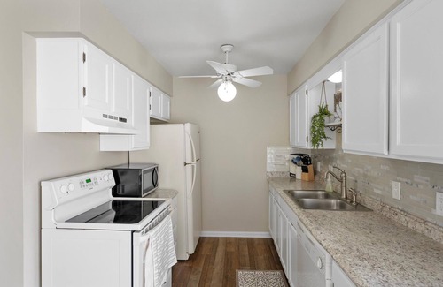 Southwyck House | Corporate Housing Townhouse Cozy yet spacious with finished basement.