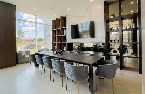 Saint-Laurent Apartment | Corporate Stays | Monarc | Brand New 1 BR