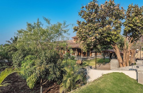 Ambavna Villa | CosmicStays Parambi Farm- Vintage Charm