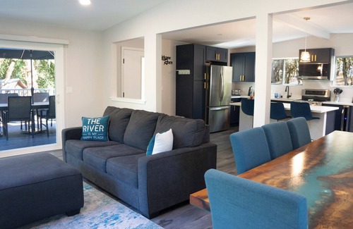 Hacienda House | Cosmo Retreat:FUN & Stylish Retreat in Redwoods! BocceBall! HtTb/Pup/WiFi/AC/