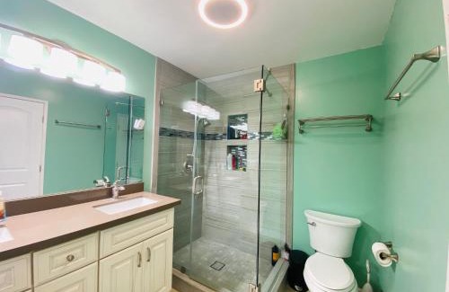 Costa Mesa House | Costa Mesa Homestay - Private Rooms with 2 Shared Baths and Hosts Onsite