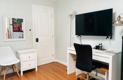Costa Mesa House | Costa Mesa Homestay - Private Rooms with 2 Shared Baths and Hosts Onsite