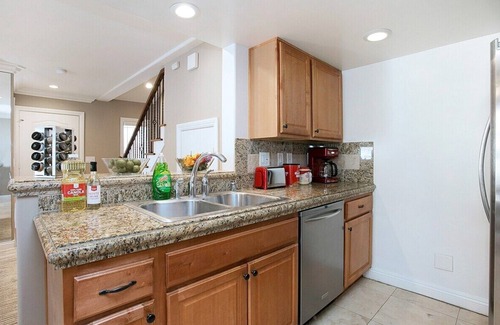 Westside Costa Mesa Condo | Costa Mesa -Newport- Patio - Free Parking-CM-2