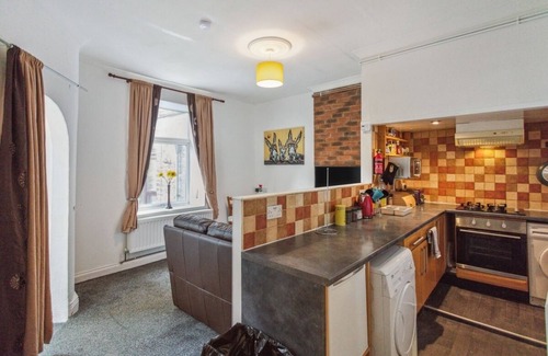 Cleckheaton House | Cosy 1-bed house in Cleckheaton, 1 ml from M606, for contractors Longer Stays