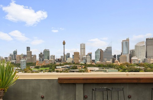 Potts Point Apartment | Cosy 1-Bed with Swimming Pool Facing Opera House