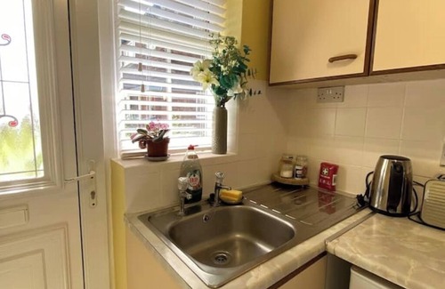 Guildford Apartment | Cosy 1 Bedroom Apartment Private Access in Guildfordnn