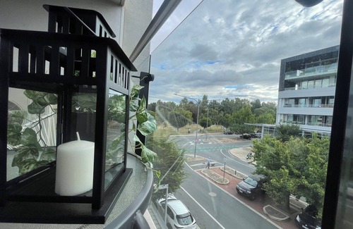 Kingston Apartment | Cosy 1 bedroom apartment at Kingston foreshore- pet friendly