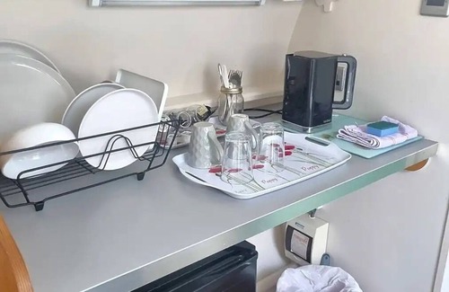 Winterbourne Stoke Cabin | Cosy 1 bedroom cabin- Moon Pod