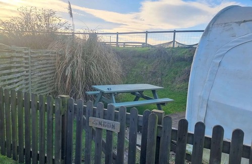 Winterbourne Stoke Cabin | Cosy 1 bedroom cabin- Moon Pod