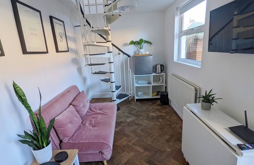 Brixton Hill Apartment | Cosy 1 bedroom coach house