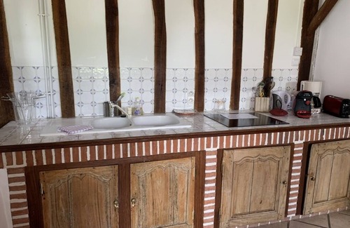 Nampont House | Cosy 17th-century "artist's studio" Logis, golf course, beaches, walled garden