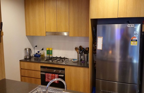 Manly Vale Apartment | Cosy 2 bed 2 bathroom, sunny apartment in the heart of Manly Vale. Car available