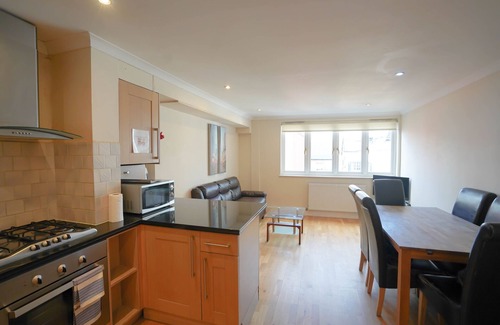 Waterloo Apartment | Cosy 2-Bed 2 Bathroom Apartment in London