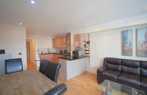 Waterloo Apartment | Cosy 2-Bed 2 Bathroom Apartment in London